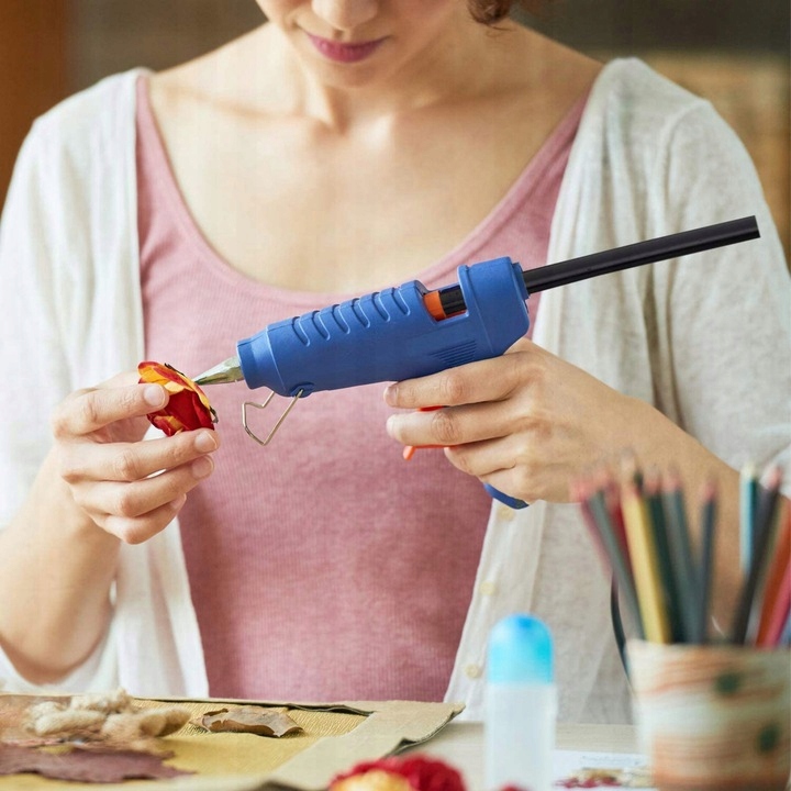 PISTOLET DO KLEJENIA NA GORĄCO + 120 LASEK KLEJU Temperatura maksymalna 200°C