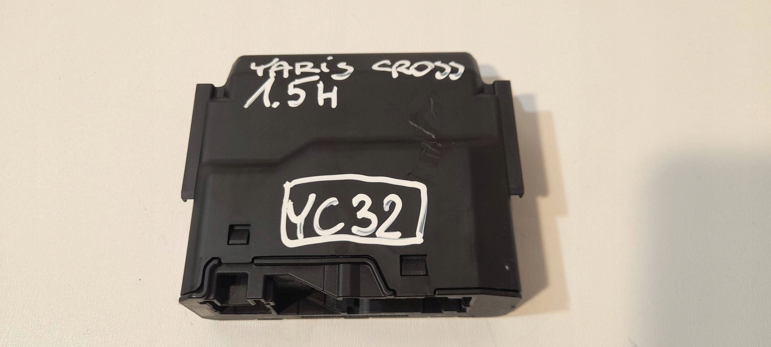 Toyota Yaris Cross module / control unit 8264452010 (YC32)