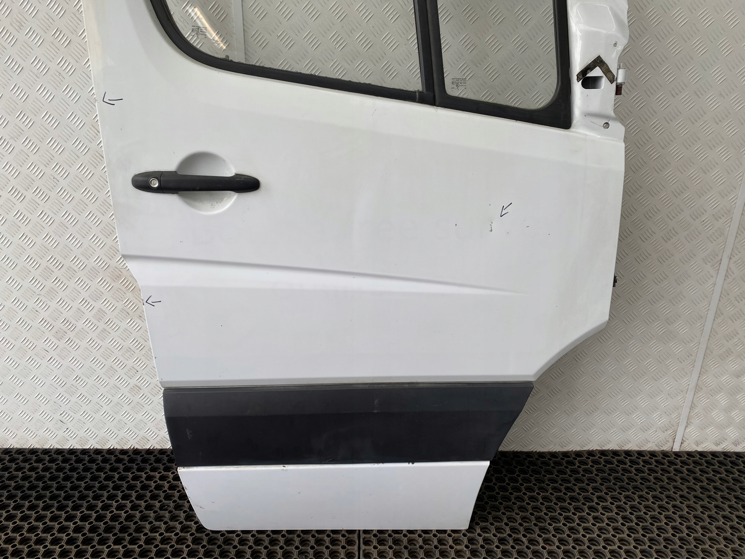 MERCEDES SPRINTER W906 06-18 door front right complete front BIALE