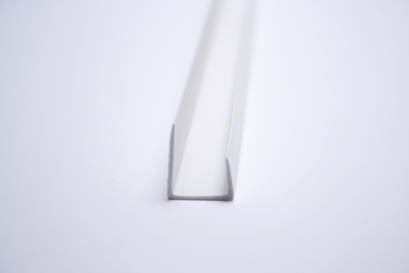 Listwa PVC zakończeniowa J STANDARD 2,5m 250cm Szerokość 0.03 m