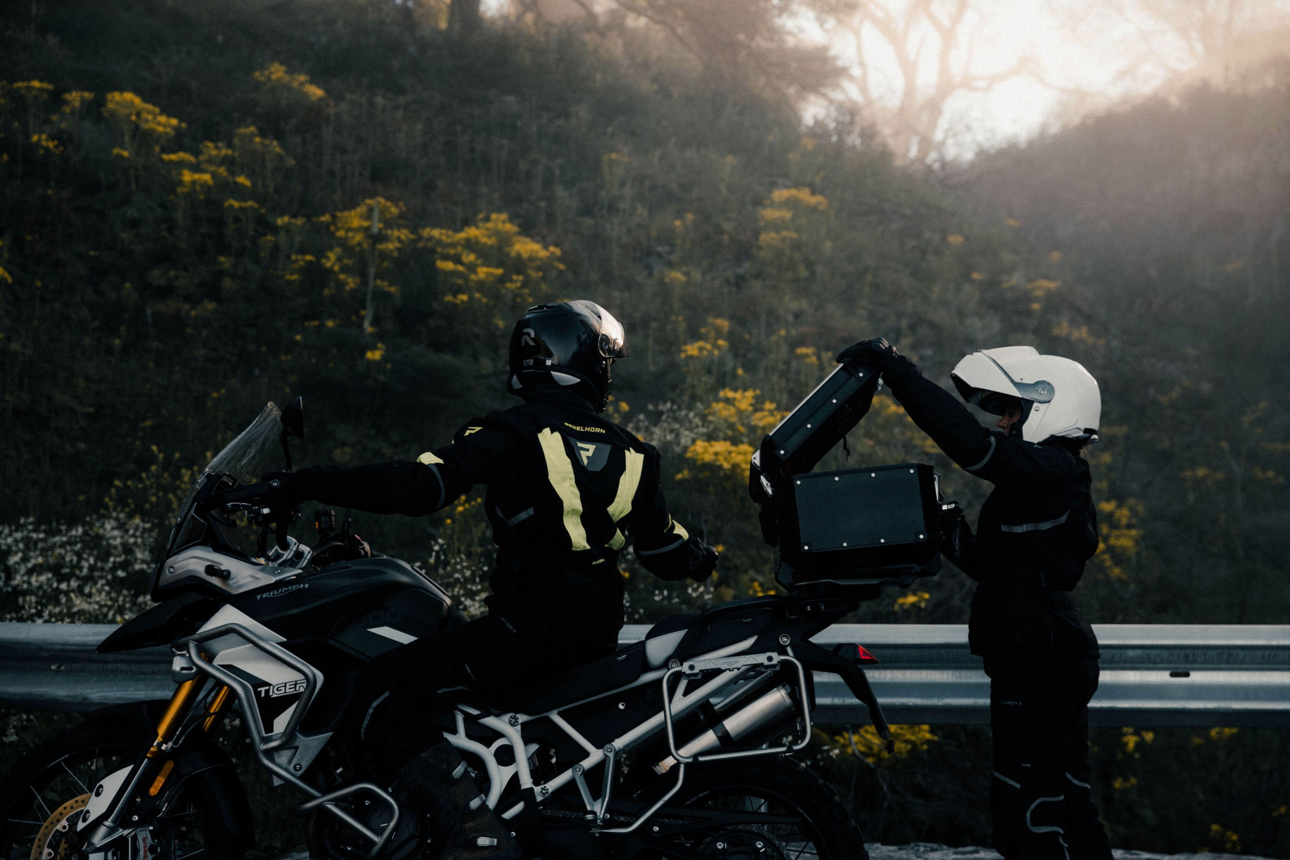 KURTKA MOTOCYKLOWA MĘSKA PRZECIWDESZCZOWA REBEL Materiał tekstylia