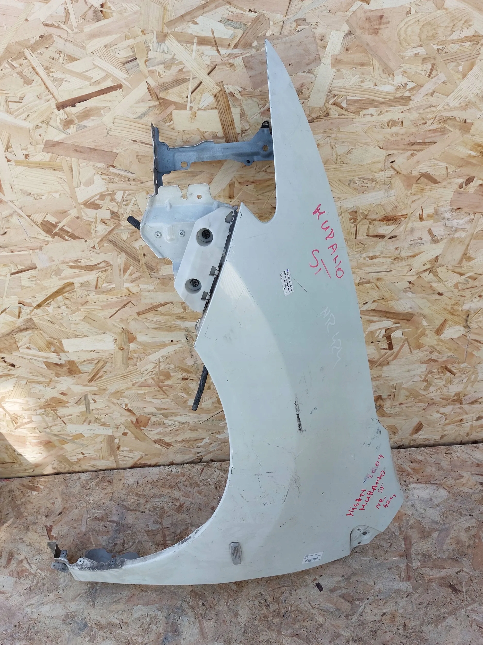 fender front left Nissan Murano Z51 09-14
