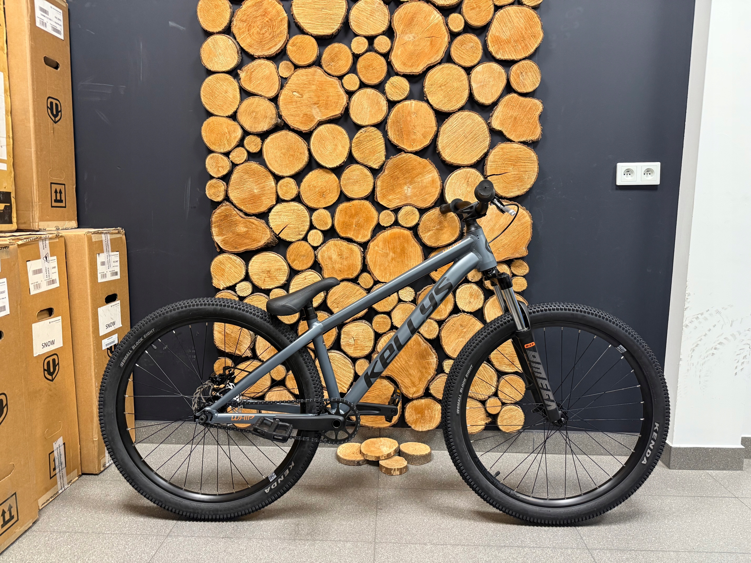 Dirtové, freestyle, pumptrackové kolo Kellys Whip 30 Dj Graphite Gray 26" M