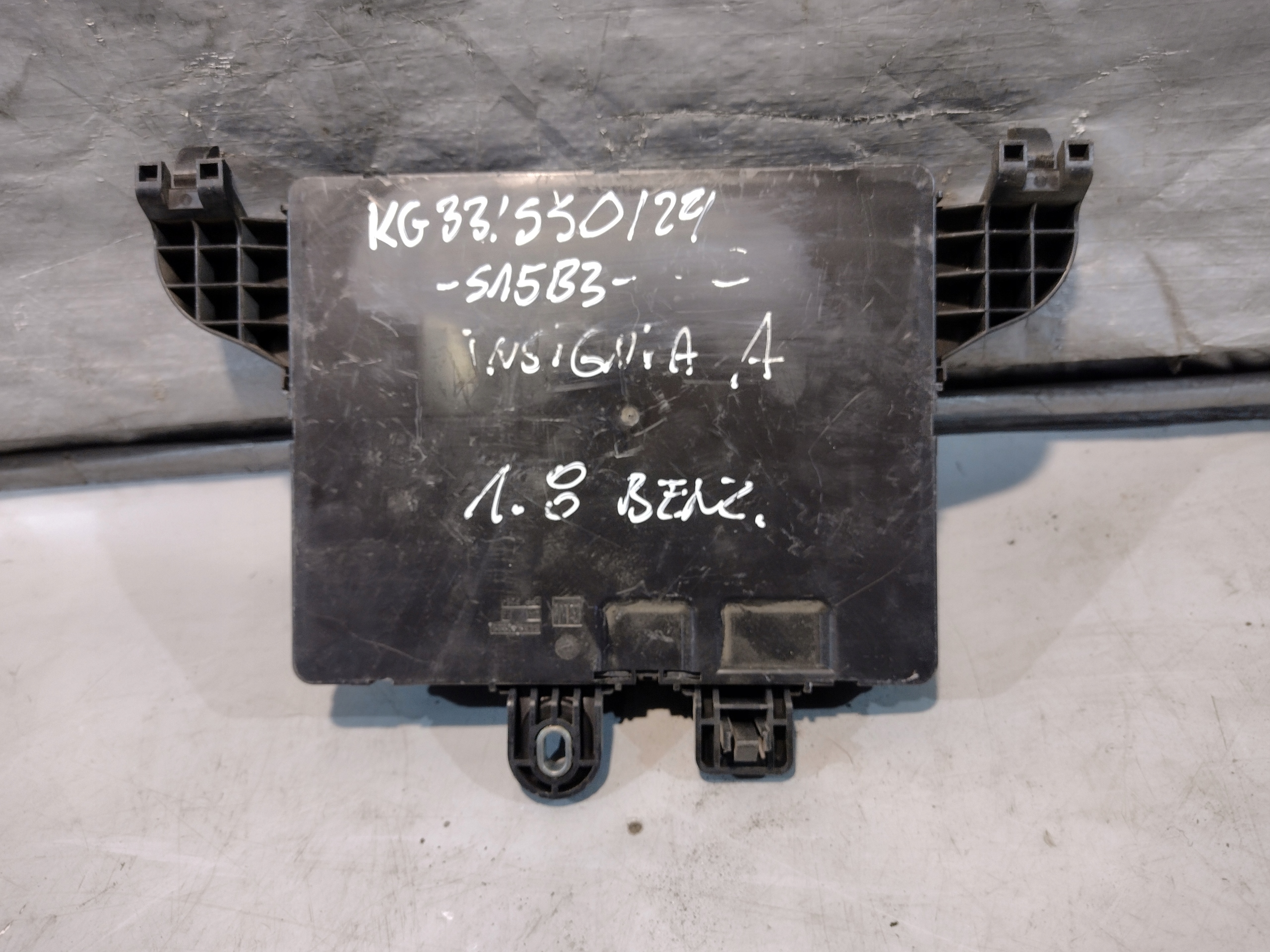 Module fusibles Opel Insignia A 13277321 02 NE