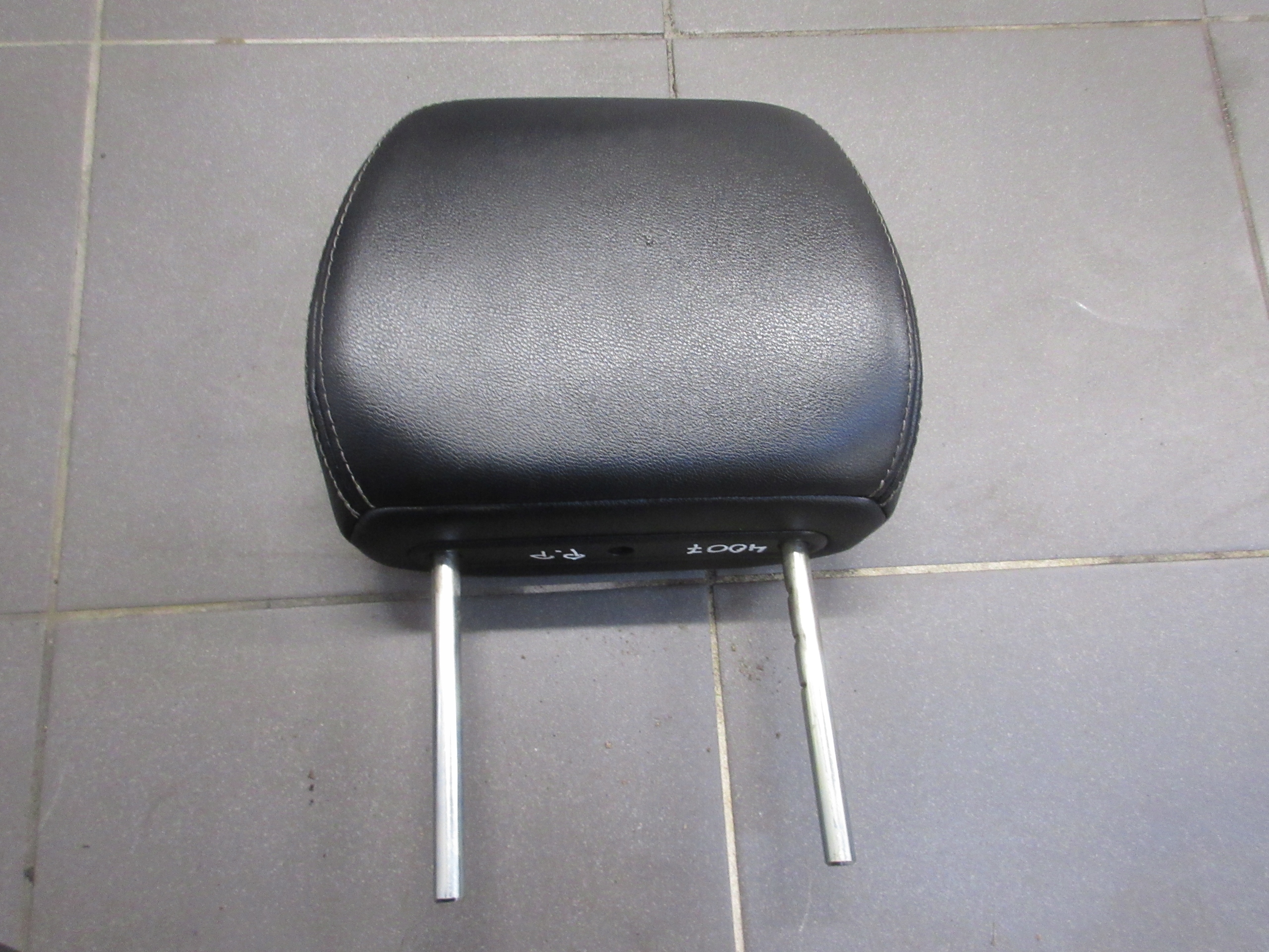 ПІДГОЛІВНИК ПРАВИЙ ПЕРЕДНІЙ ШКІРЯНИЙ ШКІРЯНИЙ 4007 C-CROSSER