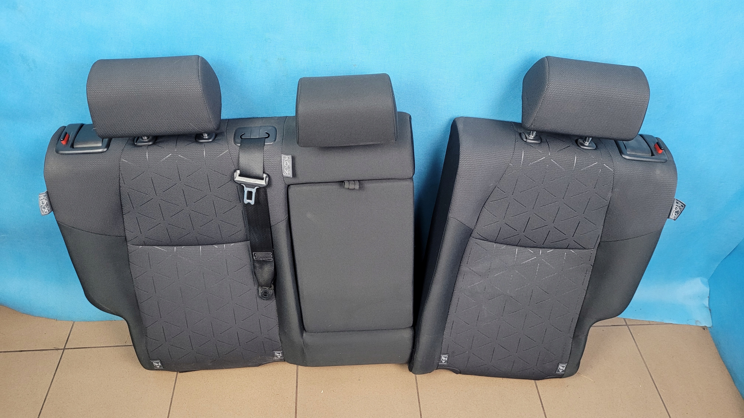 TOYOTA RAV4 V 19r диван зад