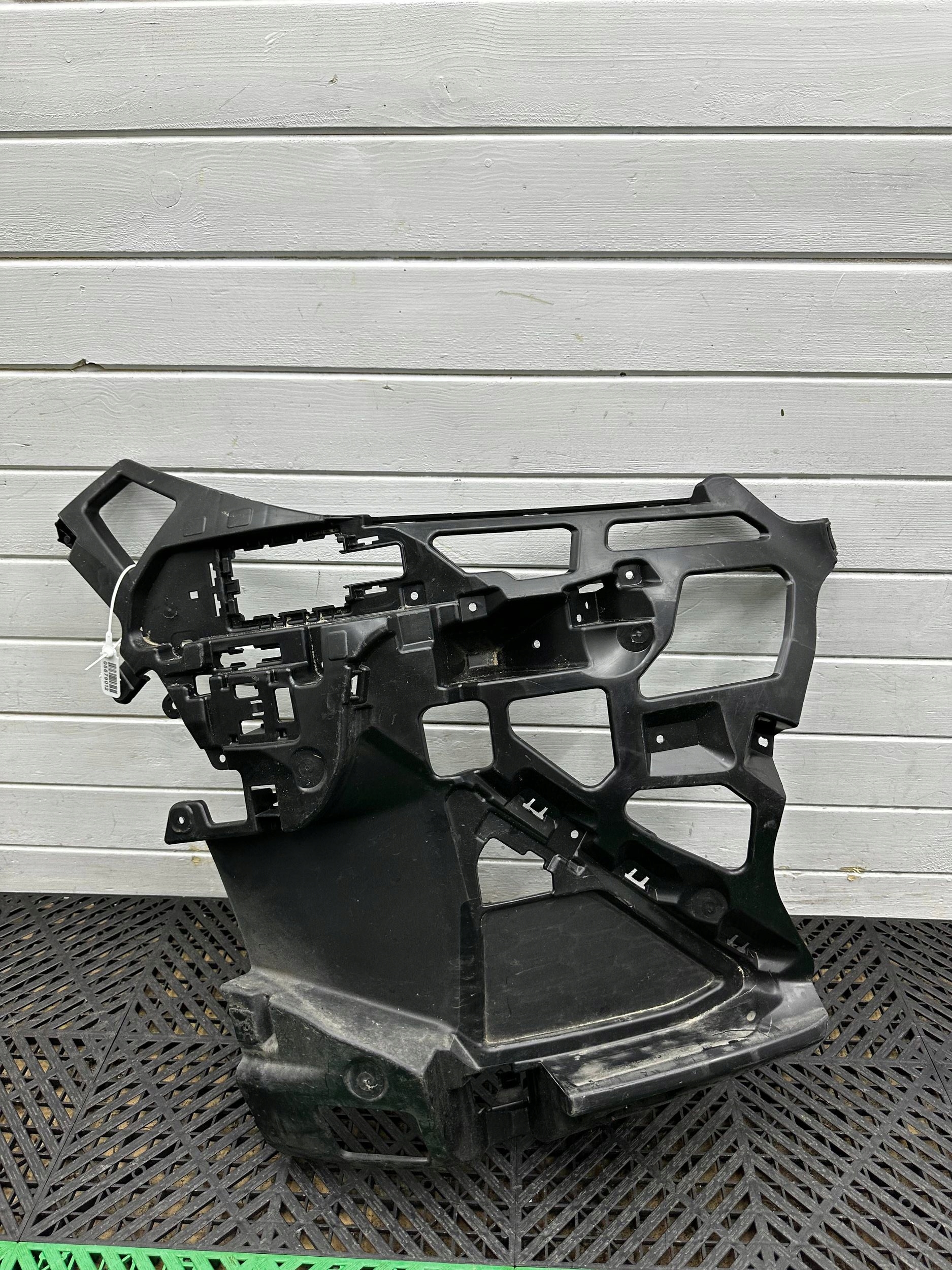 bumper bracket of the front BMW X1 U11 9881916