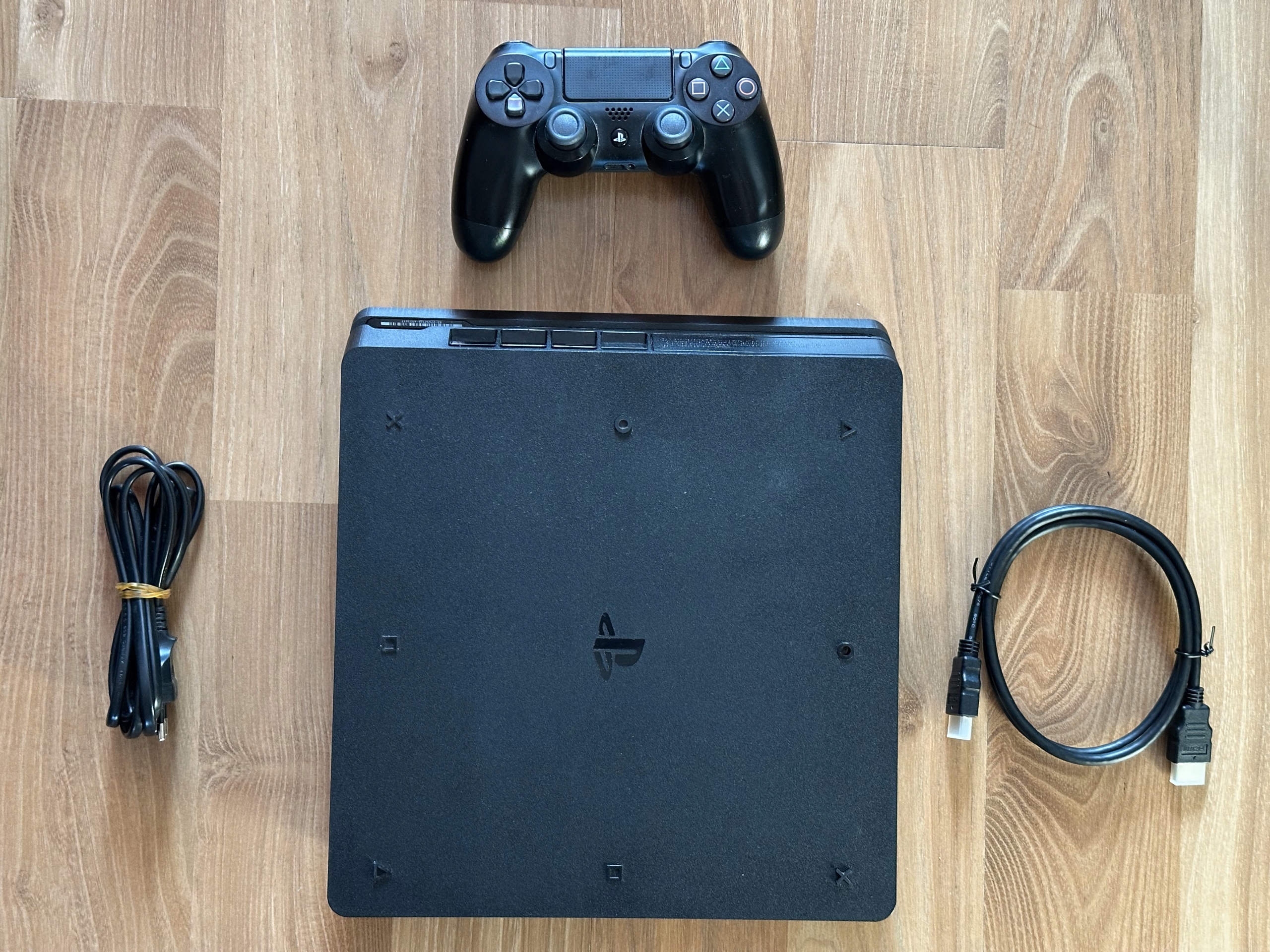 KONSOLA PS4 SLIM 500GB + PAD Kod producenta CUH-2216A