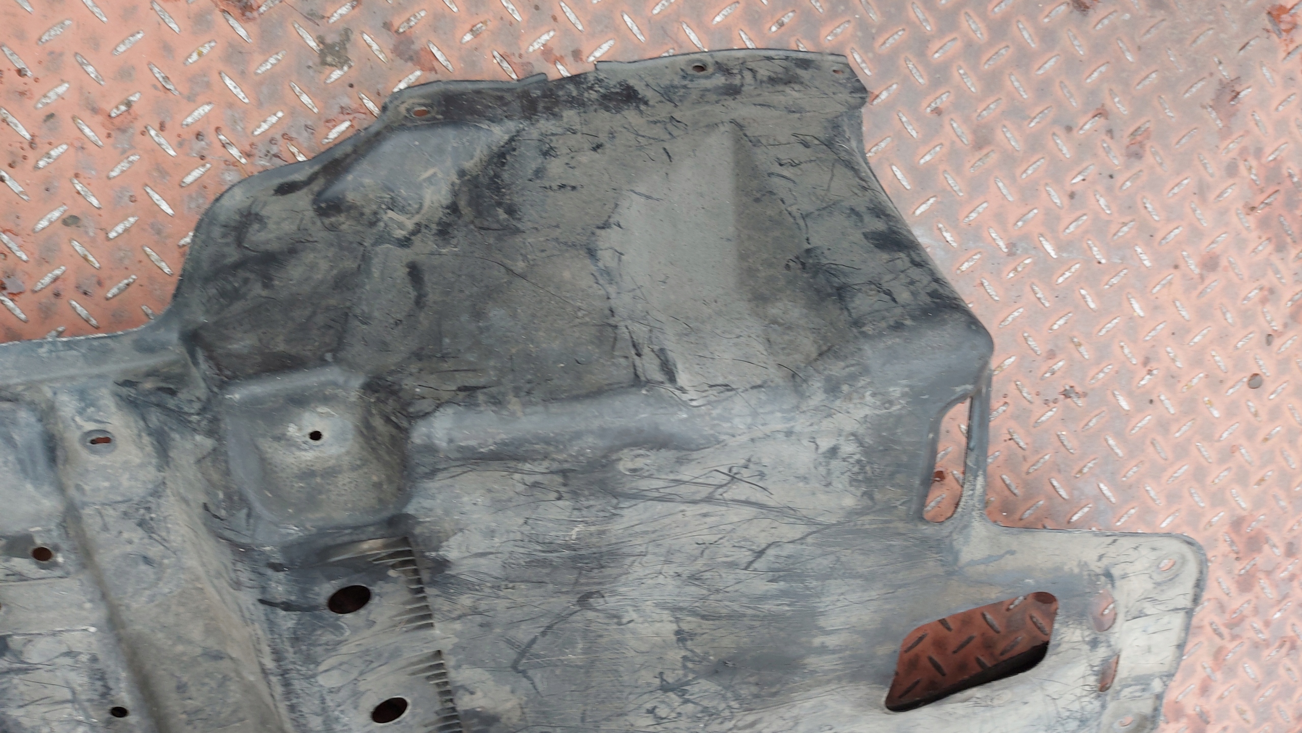 motor cover lower left TOYOTA COROLLA VERSO 04