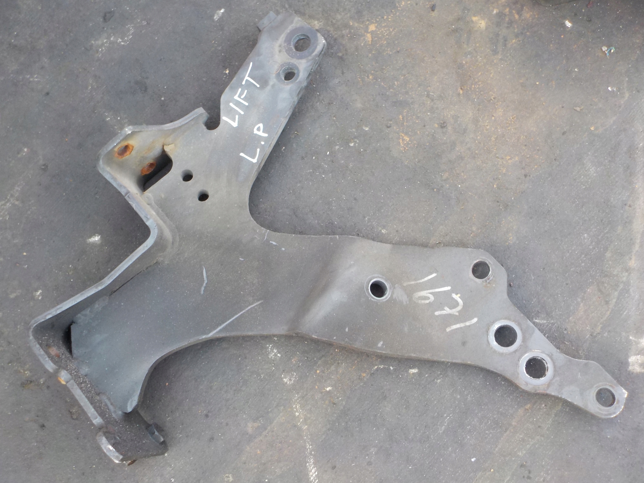 SCANIA КРОНШТЕЙН КРІПЛЕННЯ БАМПЕРА 1802161