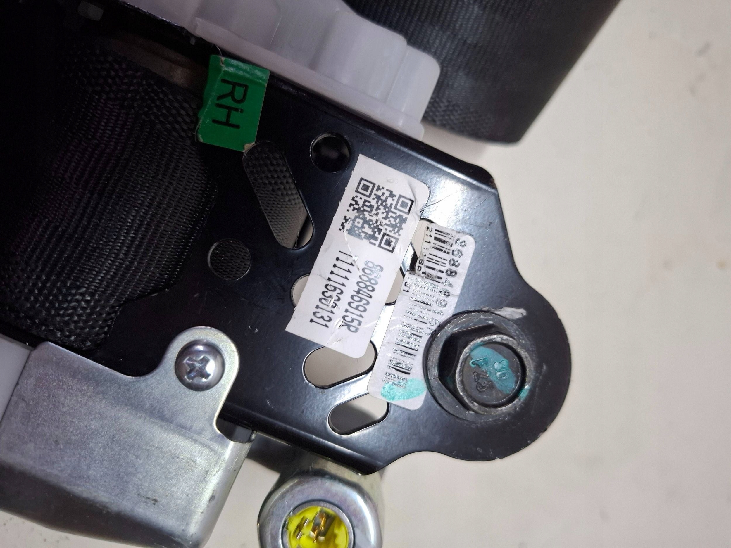 Dacia SPRING ремень безопасности комплект перед зад оригинал европа