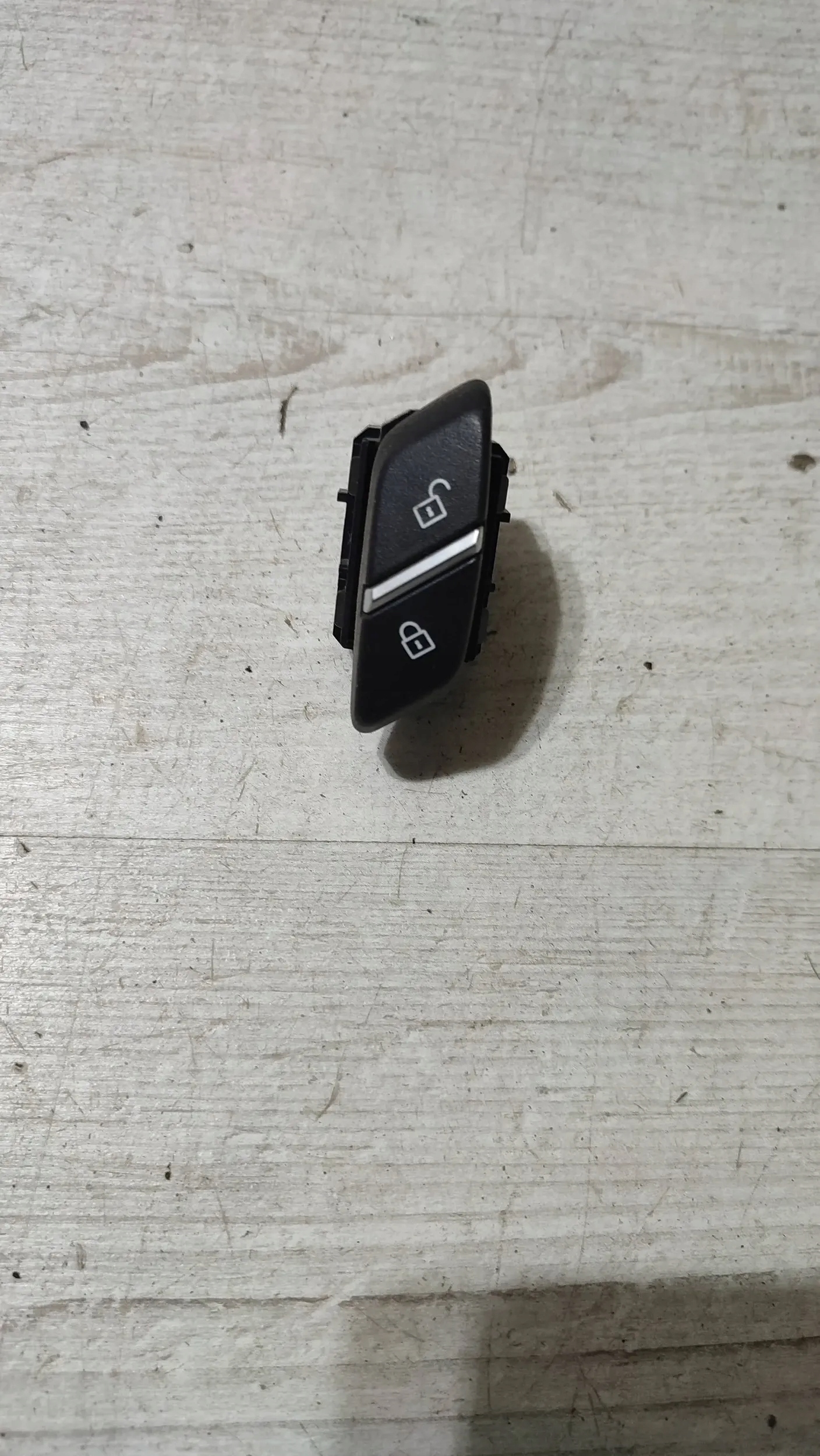 BMW X3 F25 15r 2.0d button central of a lock