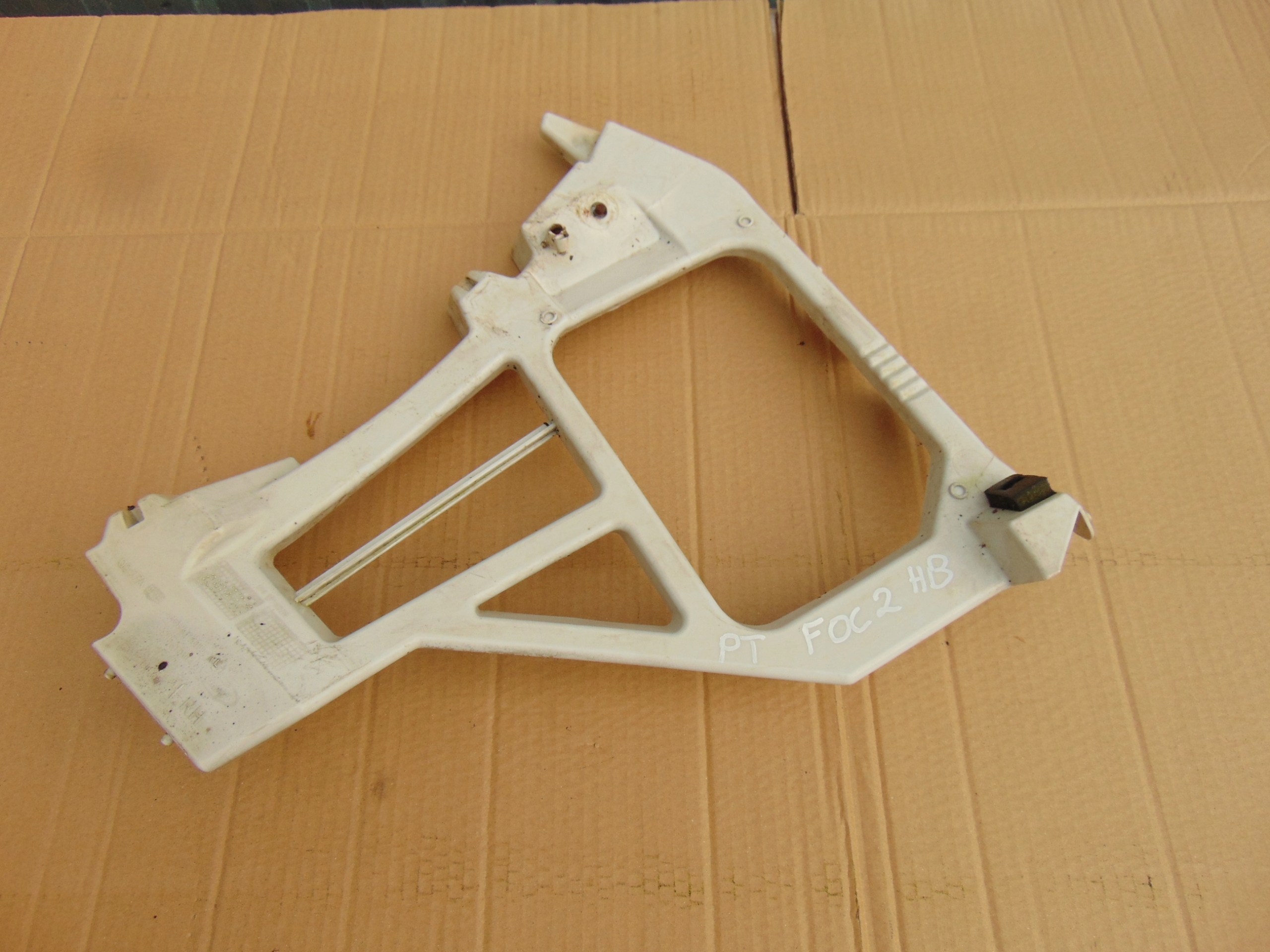 ŚLIZG ZDERZAKA PRAWY TYLNY TYŁ FORD FOCUS MK2 LIFT HATCHBACK