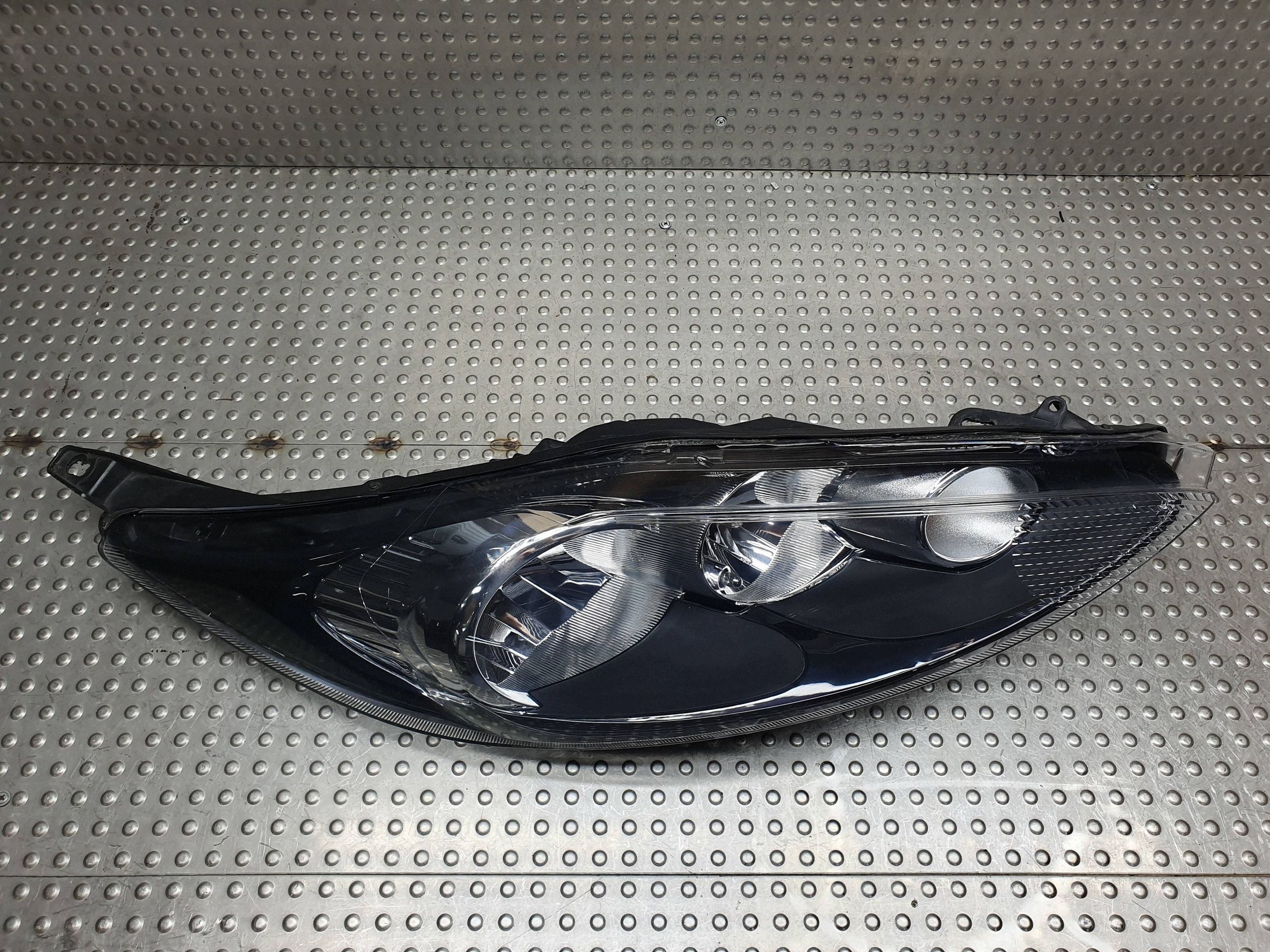 REFLEKTOR light right front lens 8A61-13W029-CE FORD FIESTA MK7 08-13