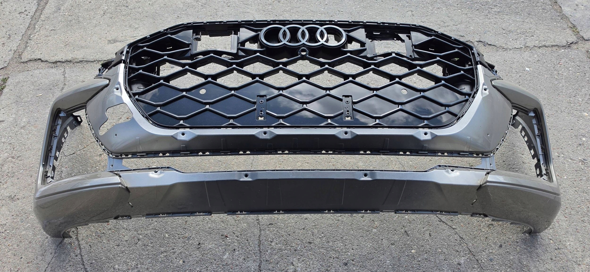 Audi RSQ8 facelift 2024- Frontstoßstange Grill