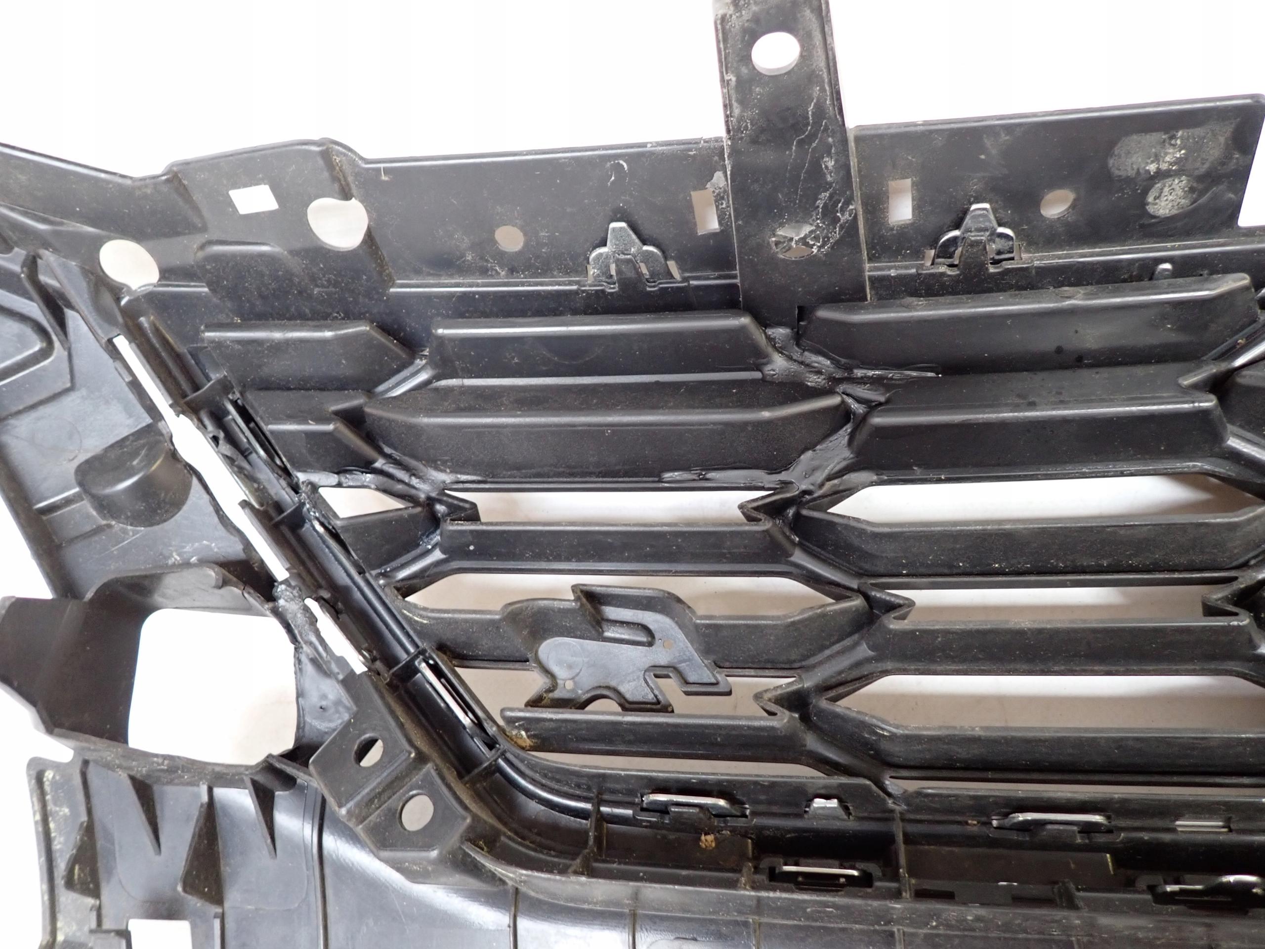 seat Leon III рестайлинг FR 16- решетка радиатора 5F0853654J