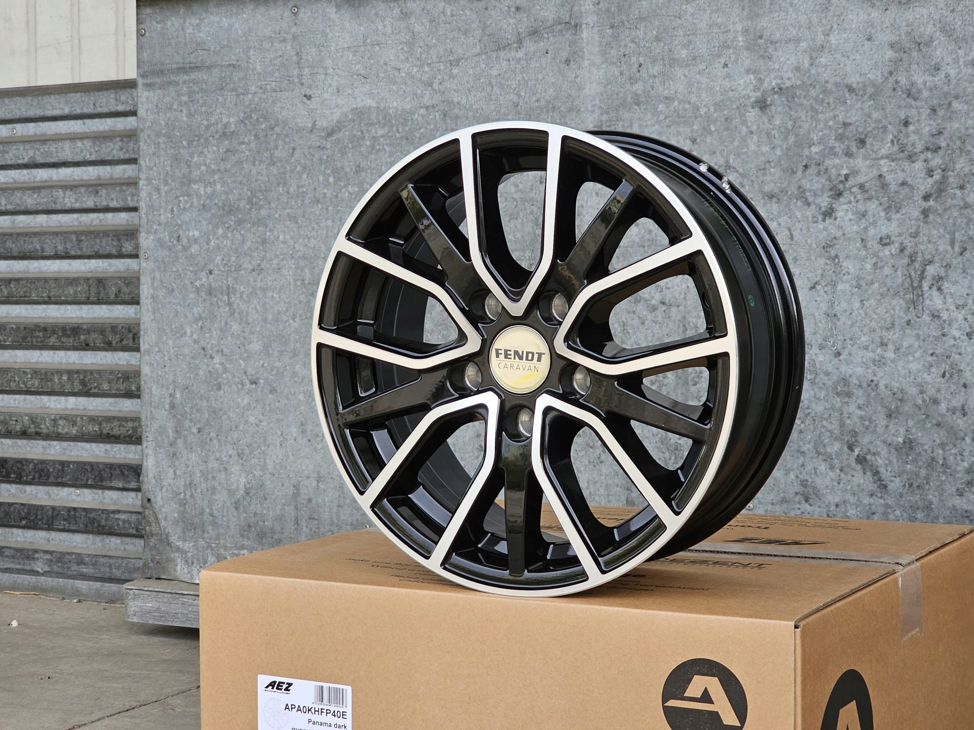 2x Alufelgi 5x112 14 ET30 66,6 Fendt Caravan do Kamperów Przyczep Lawet Otwór centralny (mm) 66,6