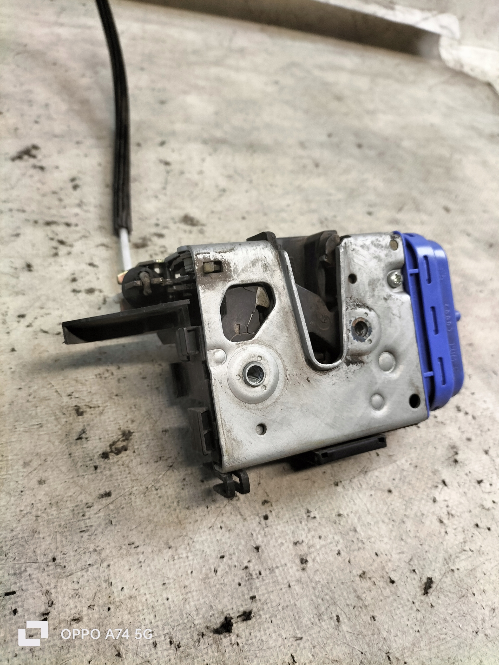 AUDI A3 8L A4 B5 lock door right rear part 8D0839016A