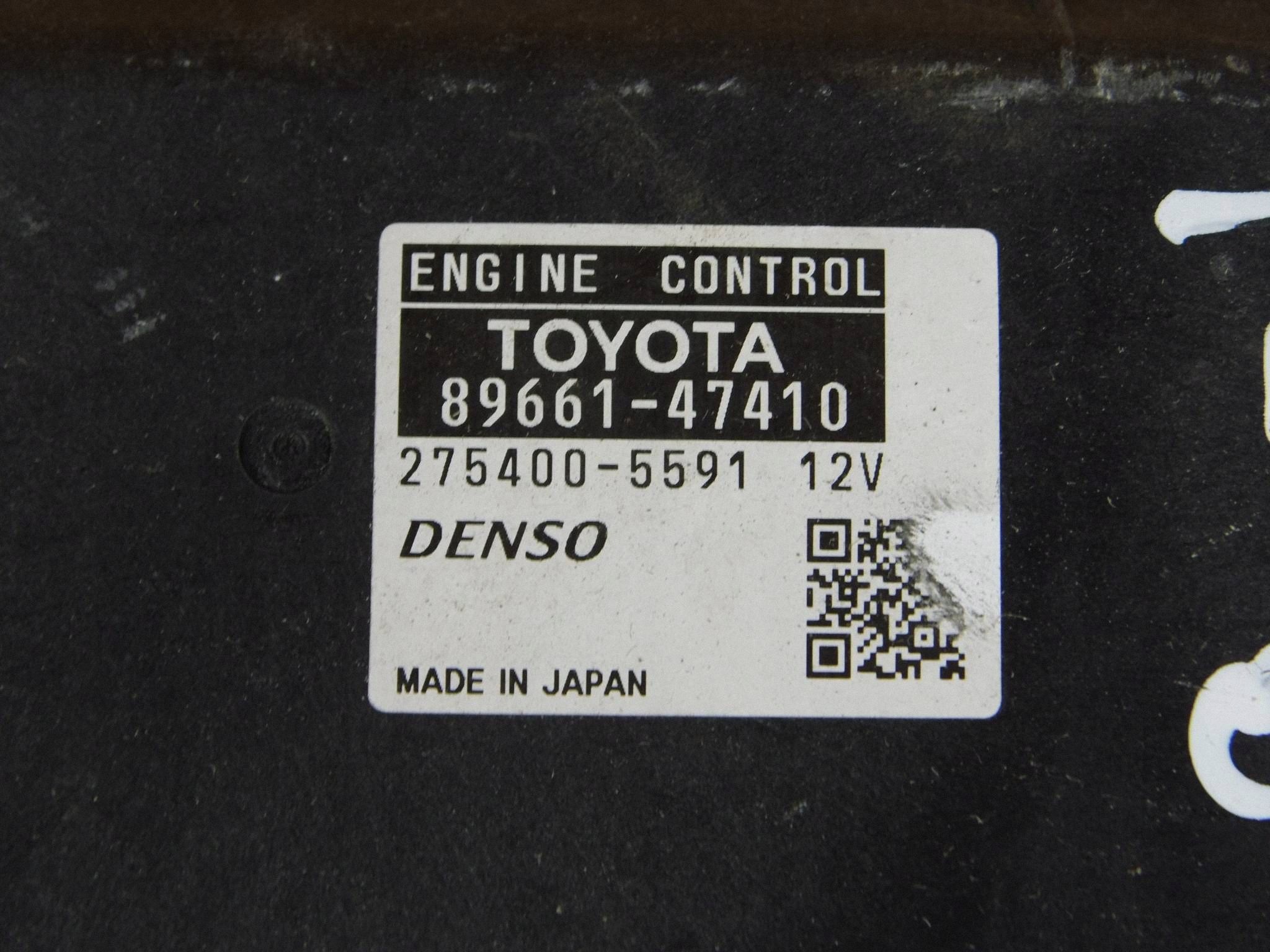 Toyota Prius III 1.8 VVTI module computer control unit of the engine ECU 89661-47410