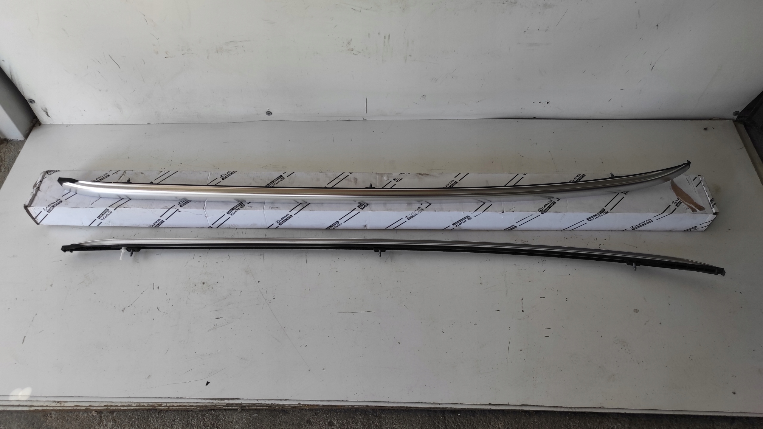 63460-02060 63470-2060 - Toyota Corolla E14 универсал рейлинги хром полный комплект