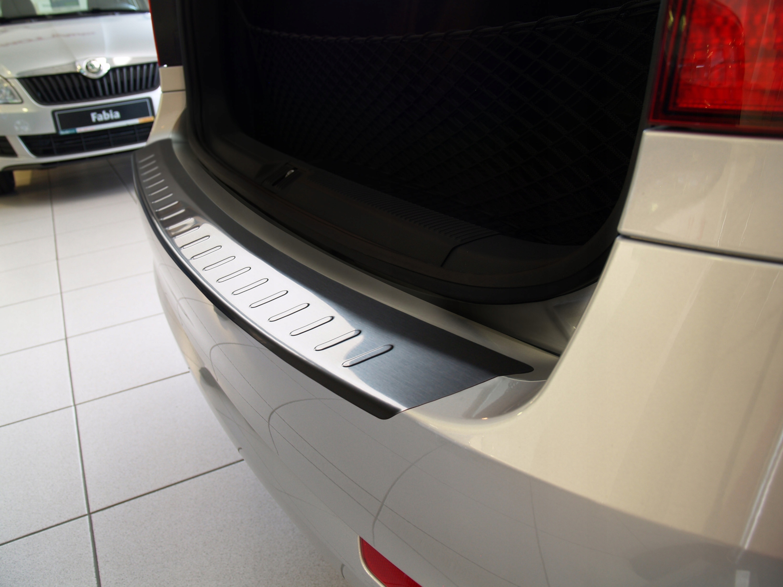 LISTWA NAKLADKA NA ZDERZAK SKODA OCTAVIA II KOMBI Installation side Rear