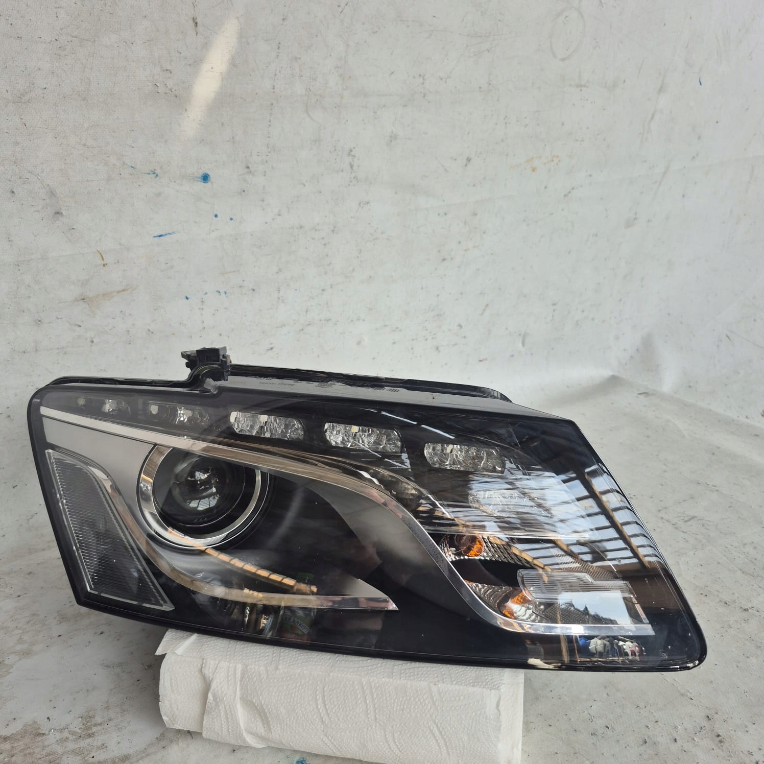 AUDI Q5 8R 8R0 08-12 light right front front XENON positioning 8R0941004AJ