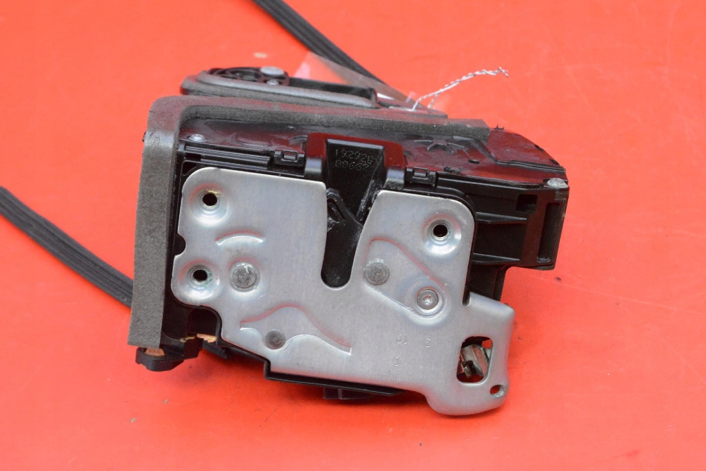 lock door left front front EU 13597528 OPEL INSIGNIA B 5D HB 17-20