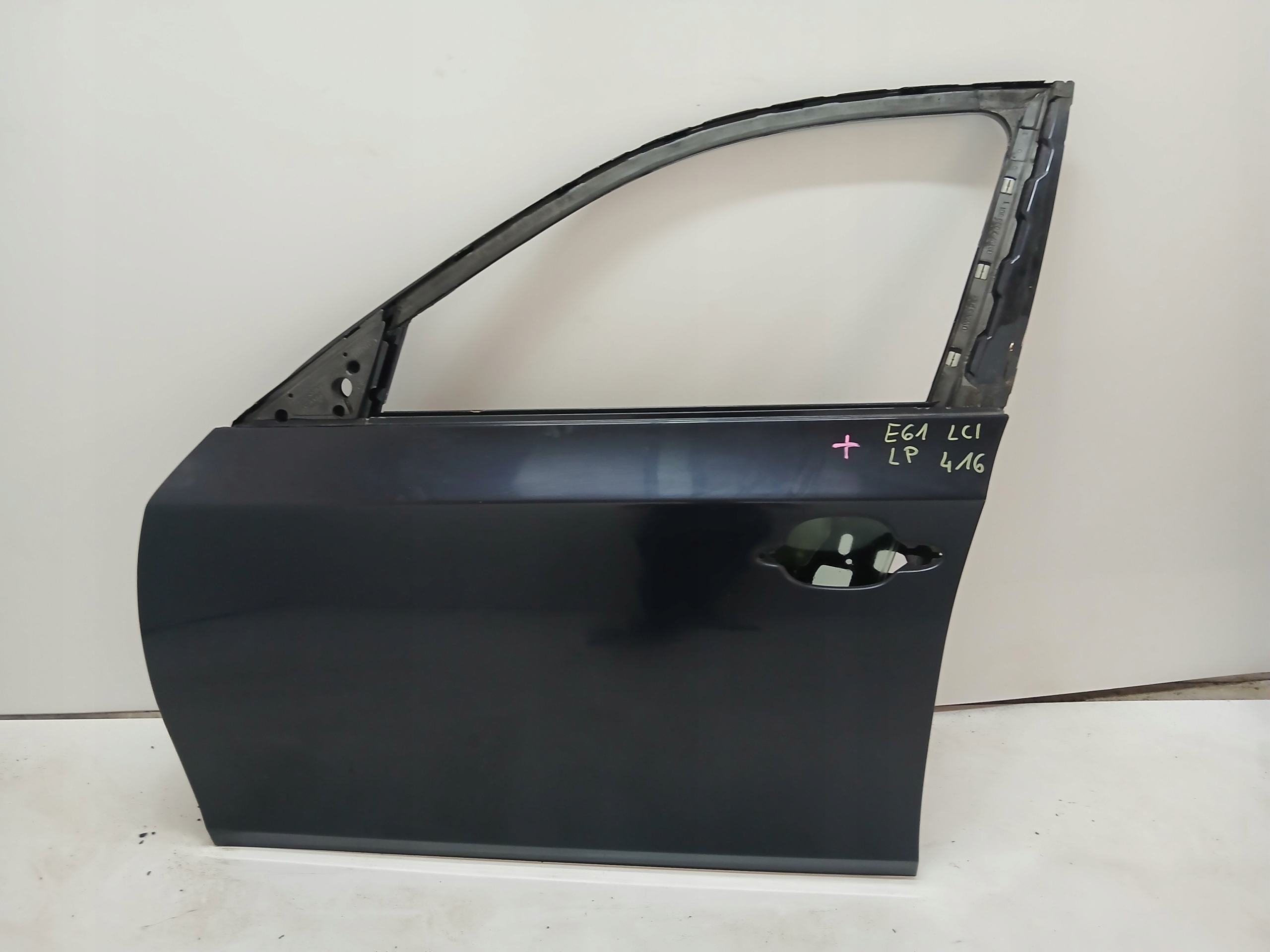 dveře levý předek přední BMW E60 E61 CARBONSCHWARZ