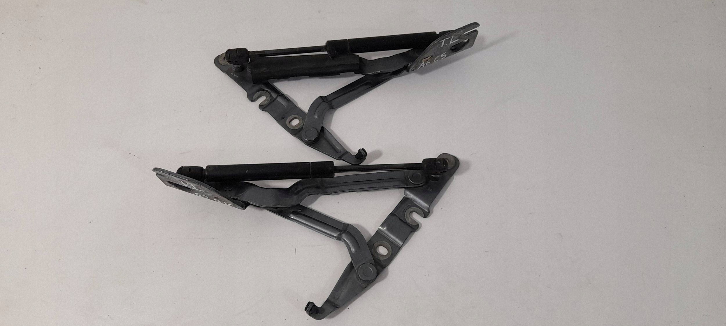 Audi A6 S6 C5 4B hinges bonnet boot 4B5827301 (SC11,12)