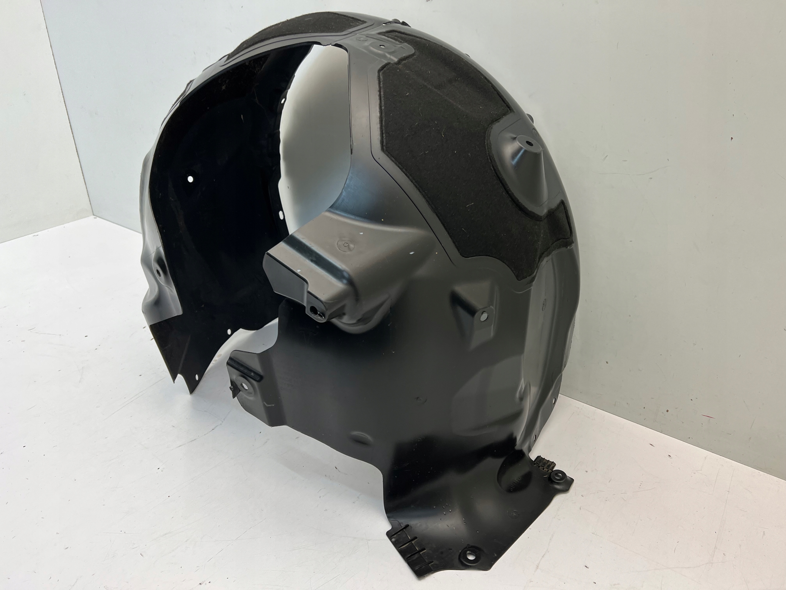 TESLA MODEL Y NADKOLE PRZEDNIE PRAWE PRZÓD 20- N Producent części Tesla