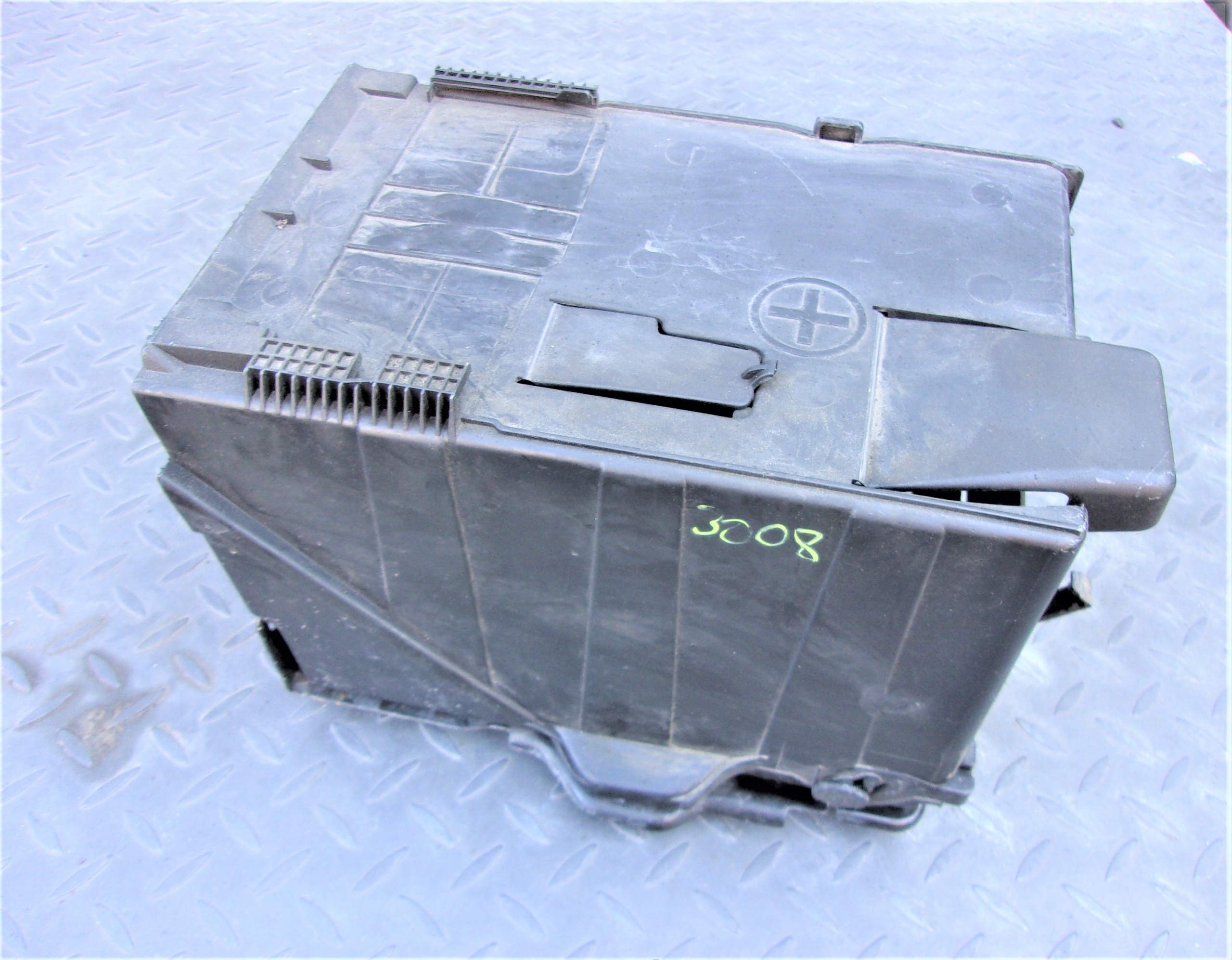 9663615380 - PEUGEOT 3008 5008 БАЗА КОРПУС АКУМУЛЯТОРА