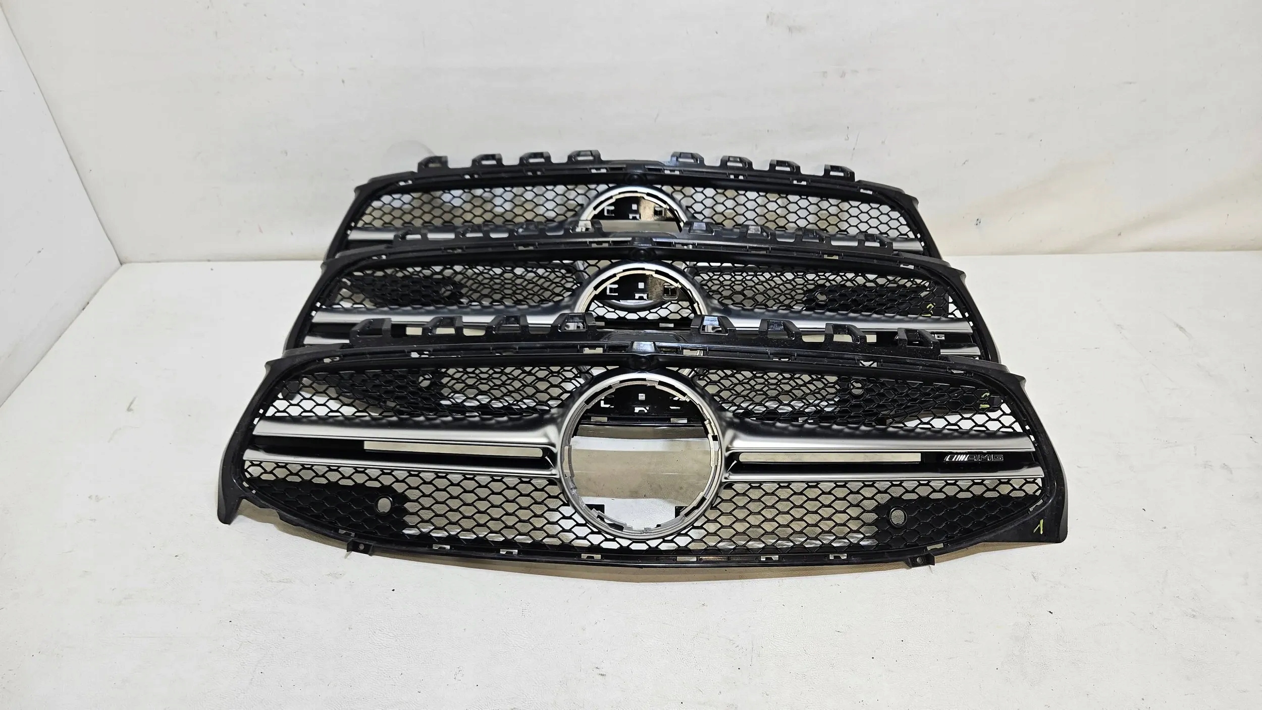 РЕШЕТКА РАДИАТОРА РЕШЁТКА РАДИАТОРА MERCEDES КЛА A118 AMG A1188881600