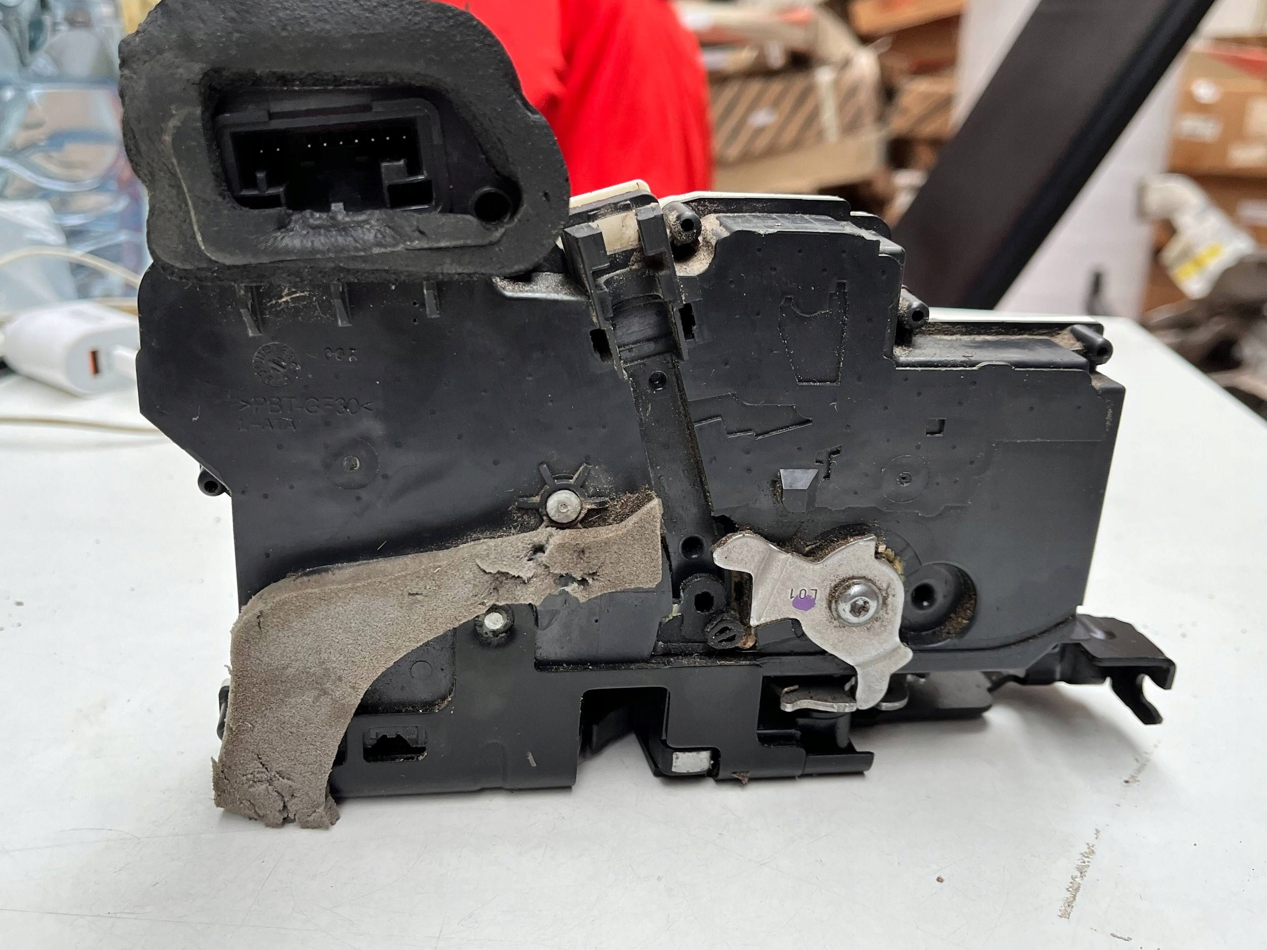 AUDI A6 C8 Schloß Tür links heck 4K0839015R !J