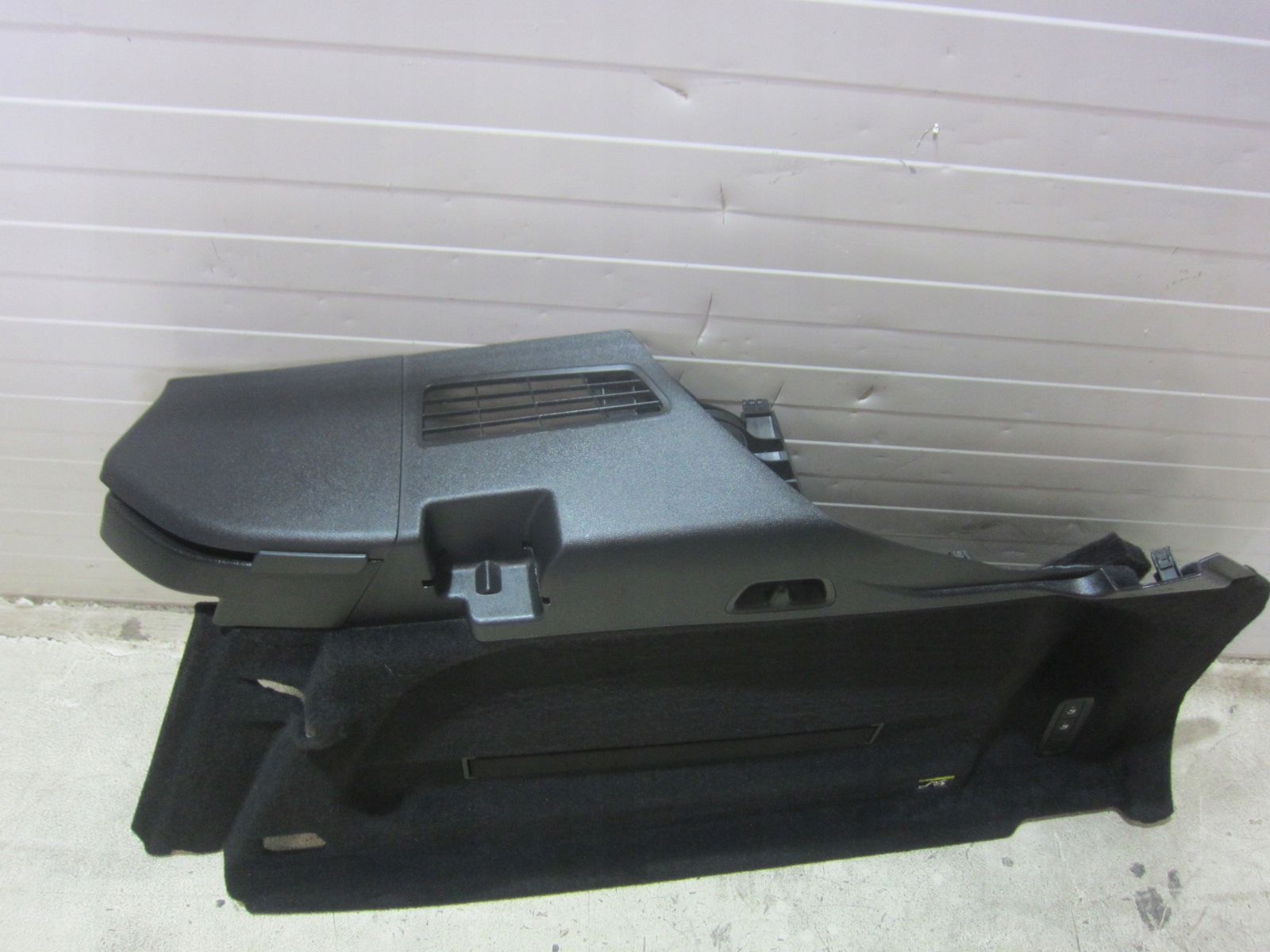 VOLVO XC60 II XC 60 right boot upholstery passenger compartment sump upholstery 31498359
