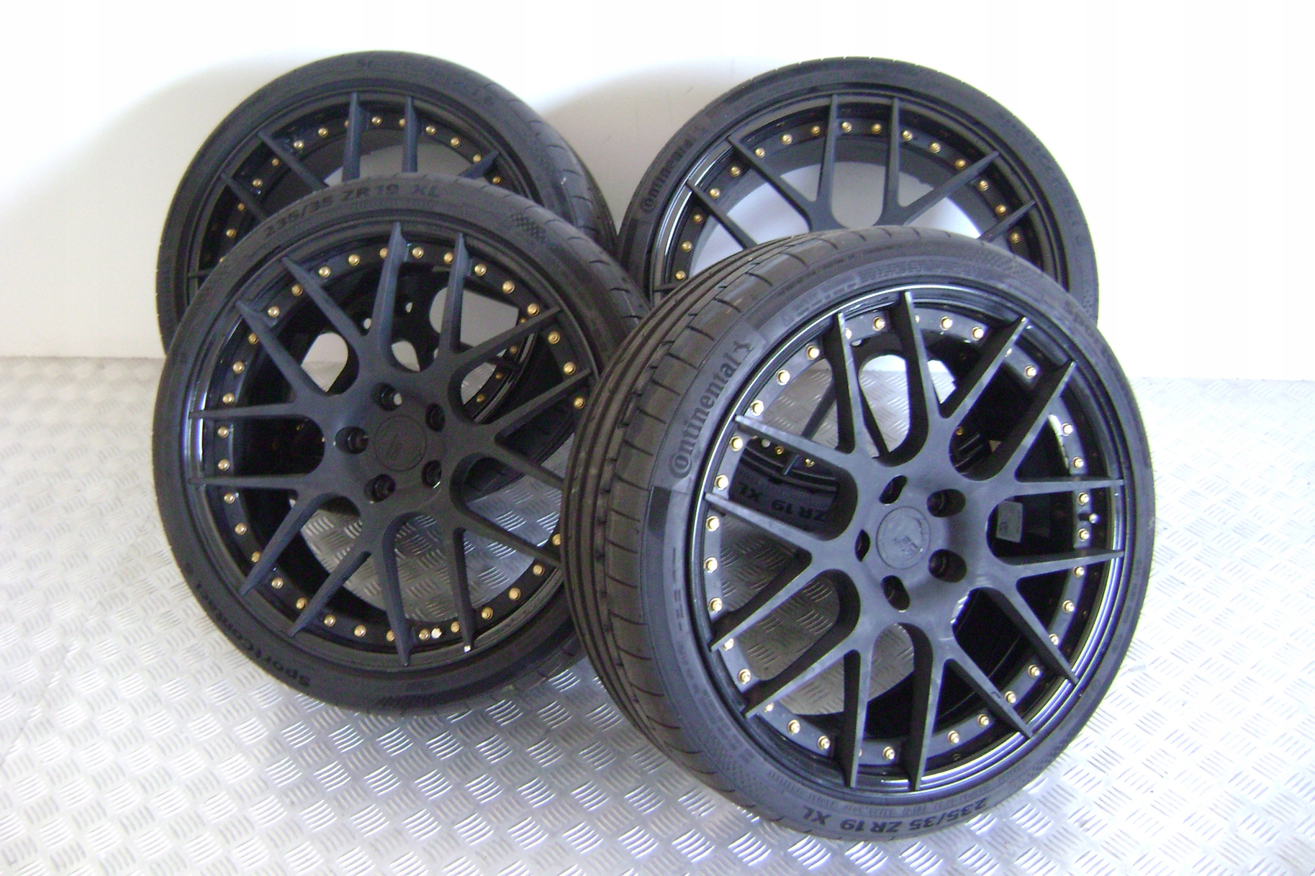 BC FORGED MERCEDES C63 AMG-диски с шинами 19