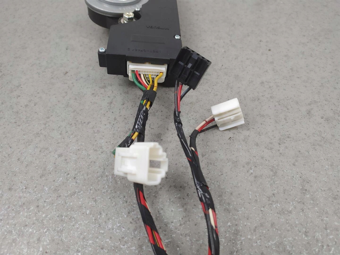 SILNICZEK SZYBERDACHU SUBARU LEGACY V Quality of parts according to GVO O original with car manufacturer s logo OE