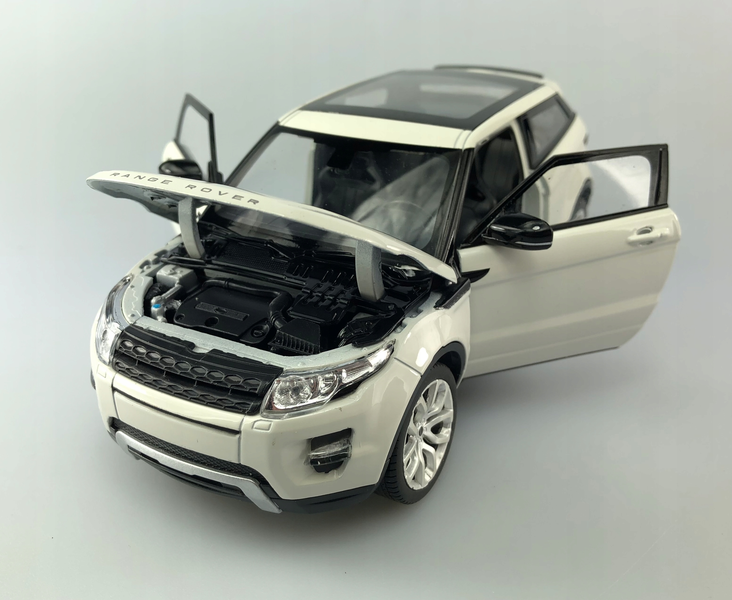 WELLY LAND ROVER RANGE ROVER EVOQUE 1:24 NOWY Bohater brak