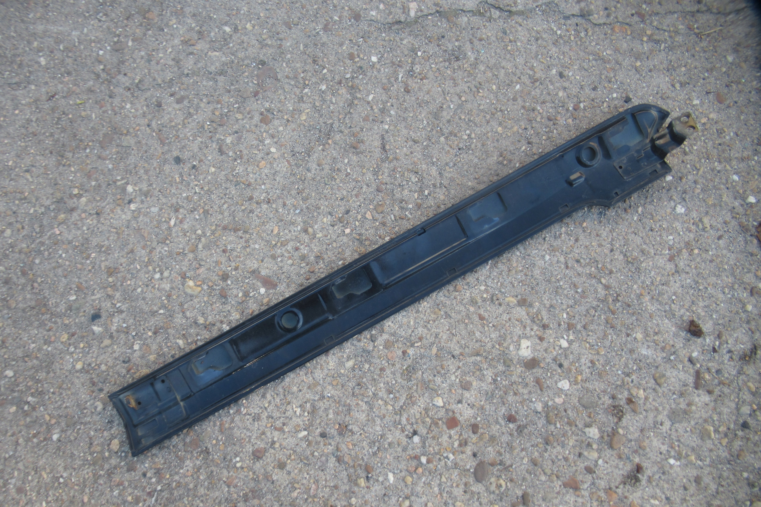 KIA CARNIVAL II 07R moulding SZYNY door right