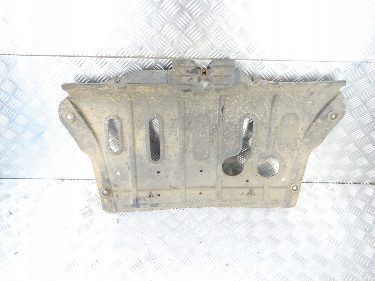 DACIA DUSTER und Blende Abdeckung unter Motor 758902039