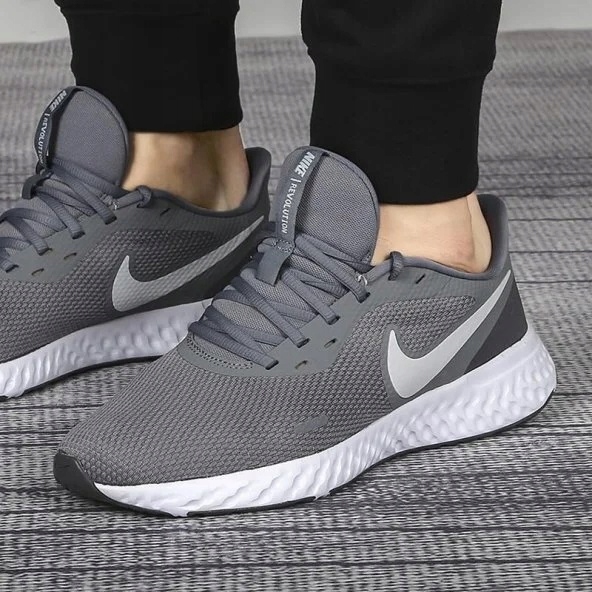 buty NIKE REVOLUTION 5 BQ3204 005 r. 42 SZARE Kod producenta BQ3204 005