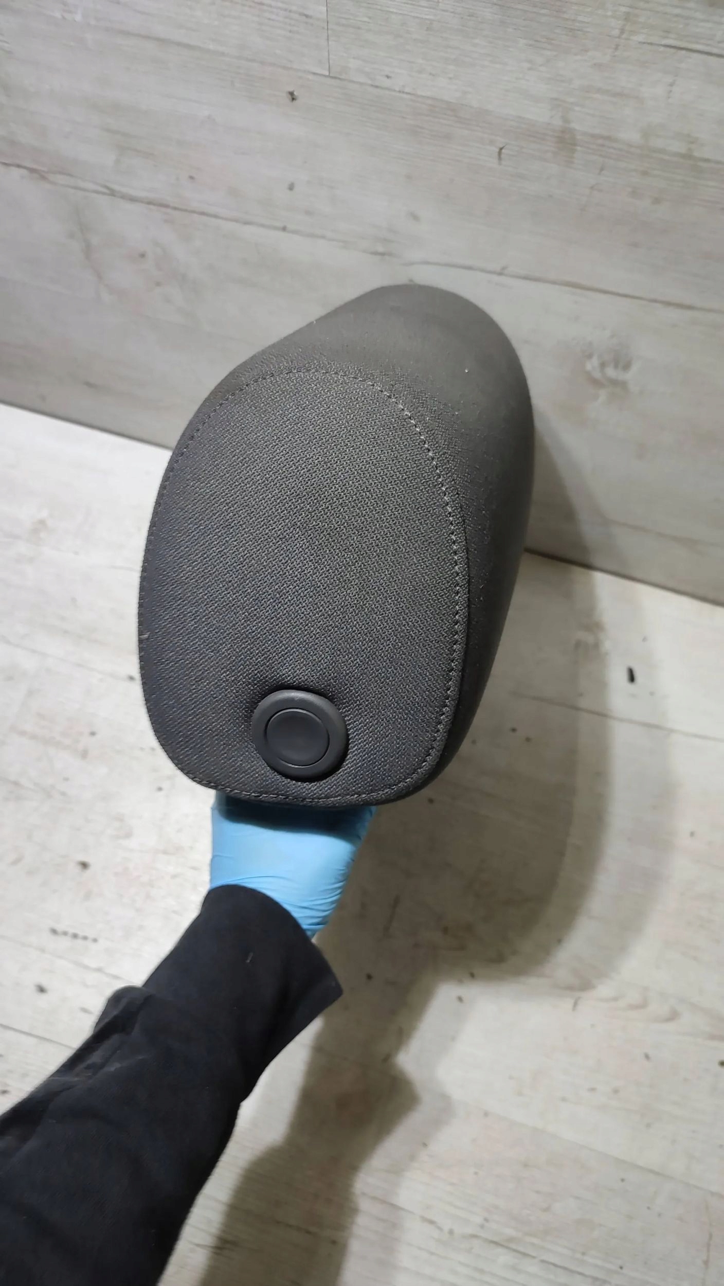Volkswagen Touareg and 7L2003 front side right rest