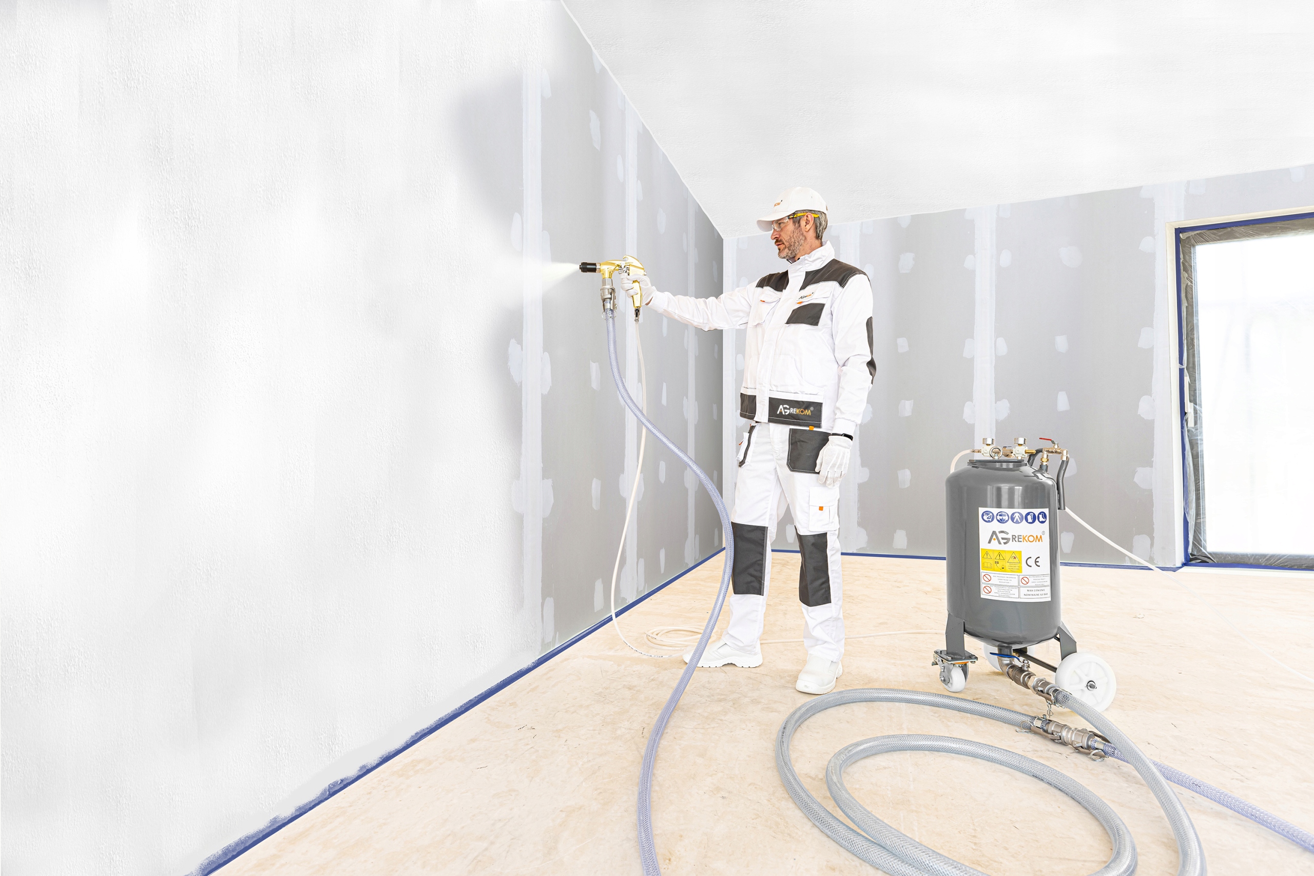 AGREGAT Z KOMPRESOREM DO MALOWANIA TYNKOWANIA OPRYSKÓW kompresor olejowy EAN (GTIN) 5906857261050