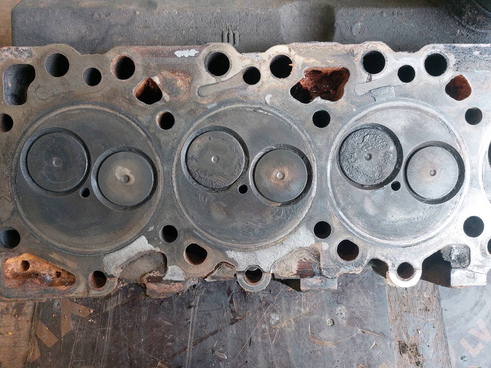 hlava MOTORA DAF 45 150 5.9L