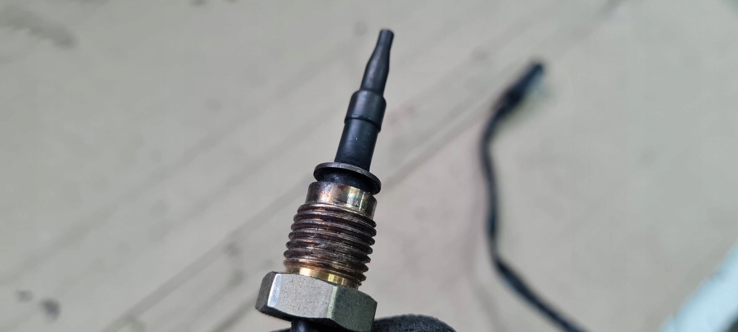 A4 B9 8W Sensor TEMPERATURY Gase 2.0 TDI 8W0906088E A5 8W
