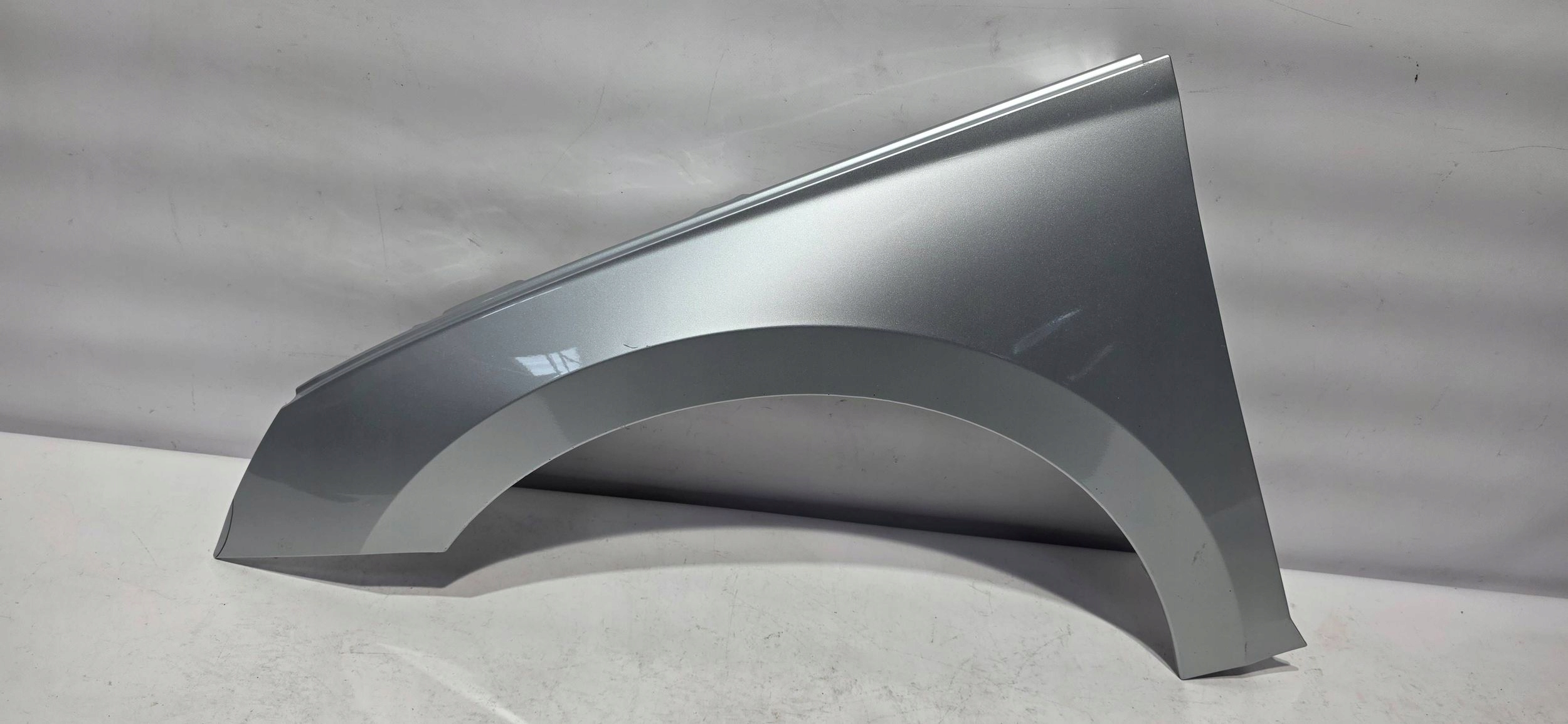 fender left side Skoda Octavia Mk4 5E3821105