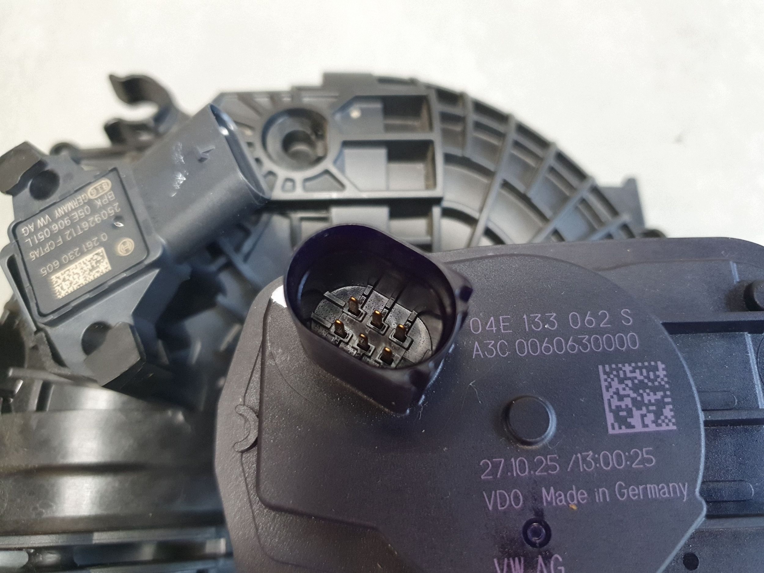Audi A3 8Y throttle flap valve 04E133062S