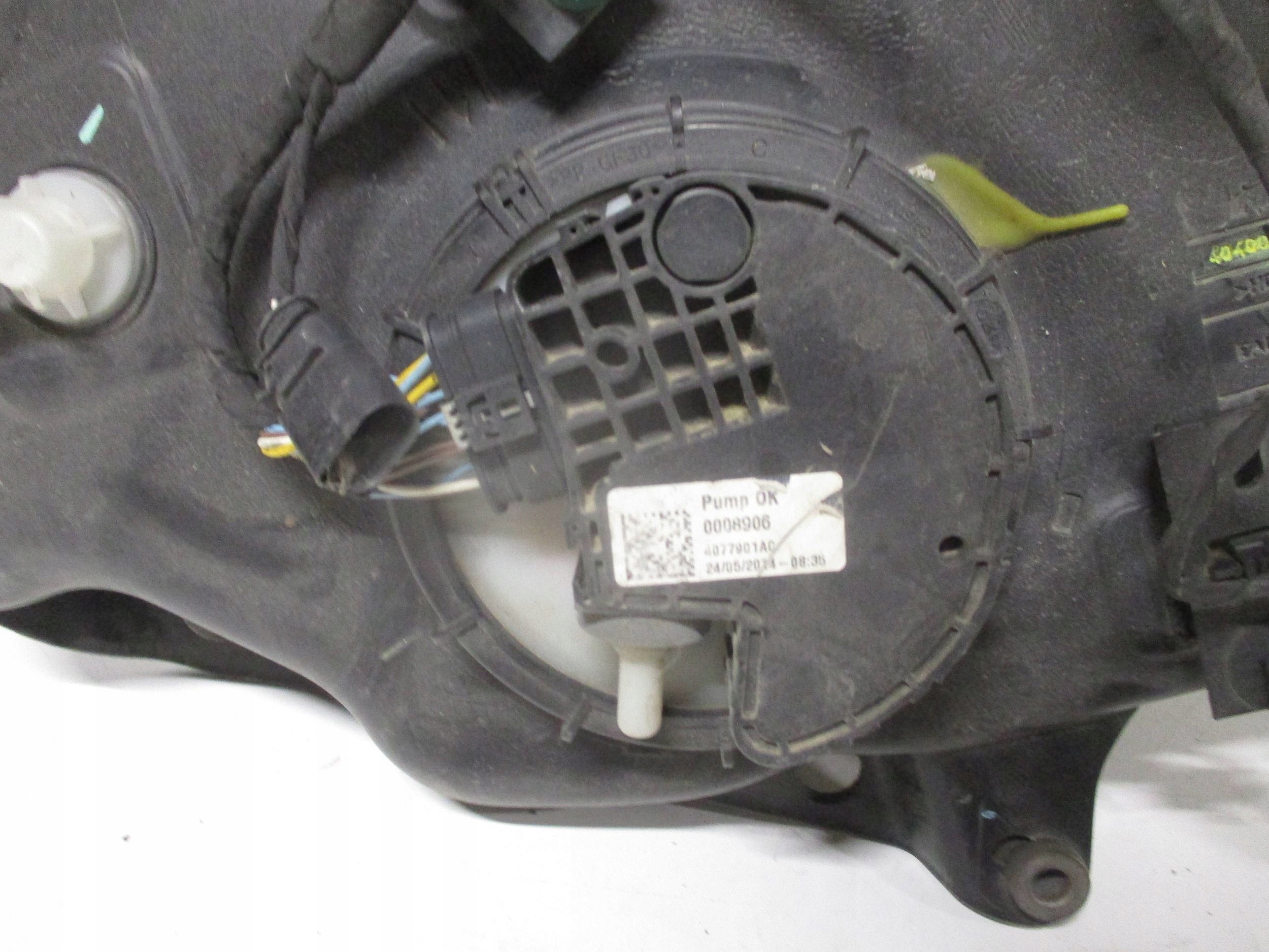 Behälter ADBLUE AUDI A4 S4 B8 8K 8K0131877R
