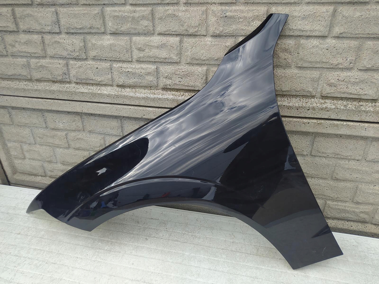 VOLVO XC60 XC 60 2017-2024 BŁOTNIK LEWY PRZEDNI Strona zabudowy przód - lewa