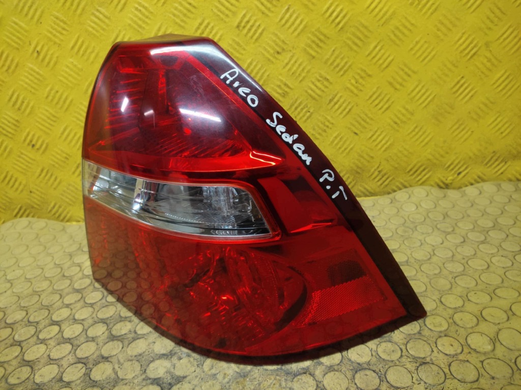 CHEVROLET AVEO berline feu droite arrière