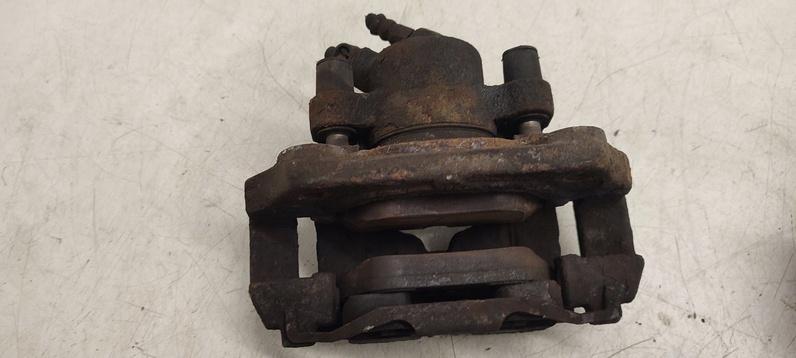 caliper front front right left BMW E90 2,0i
